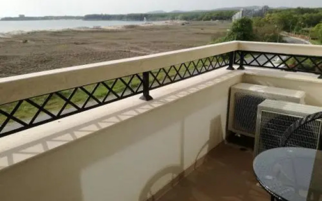 Golden Dunes Primorsko Apartments
