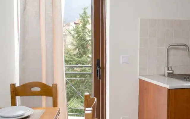 Rokani Studio I at Kalavrita Center