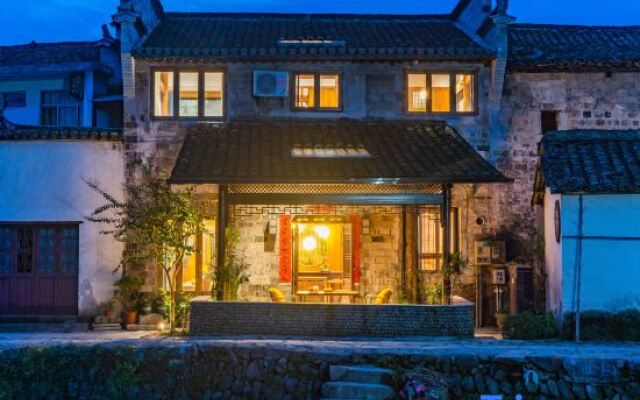 Hongcun Xiaozhongshan · Jingmu Homestay (Hongcun, Lucun Wood Carving Building Scenic Area Branch)