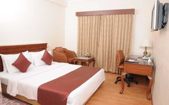 Hotel Ramada Raj Park