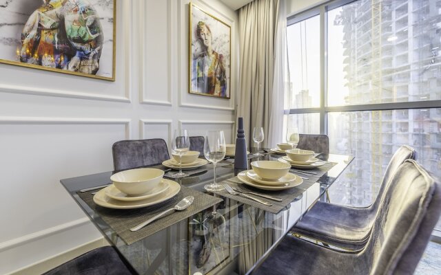 Spacious Art Deco Apt with Burj,Canal Views