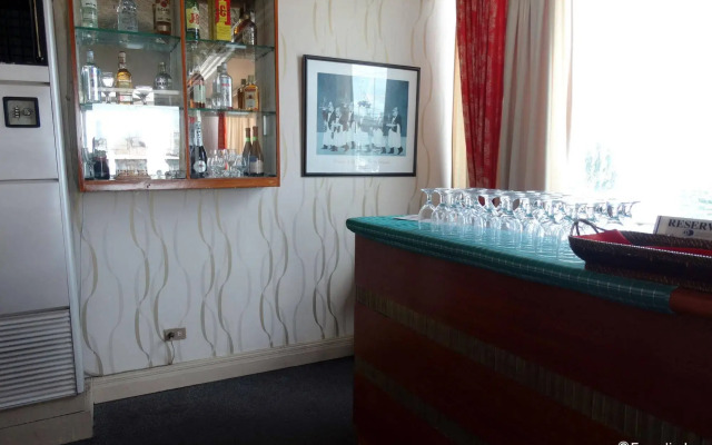 Orange Grove Hotel