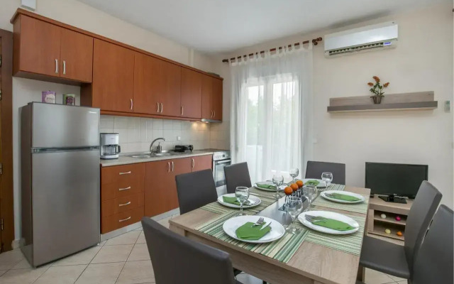 Mantos Apartment