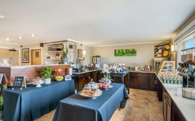 Days Inn and Suites Sequim