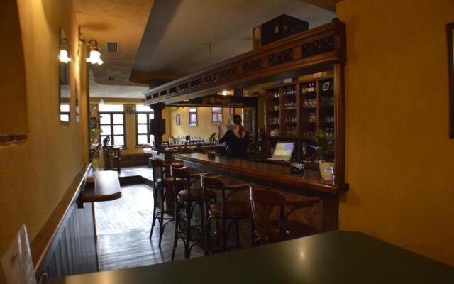 Back Hostel & Private Rooms