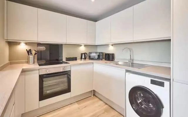 2 Bed Flat - Sleeps 6 - Parking - Wifi