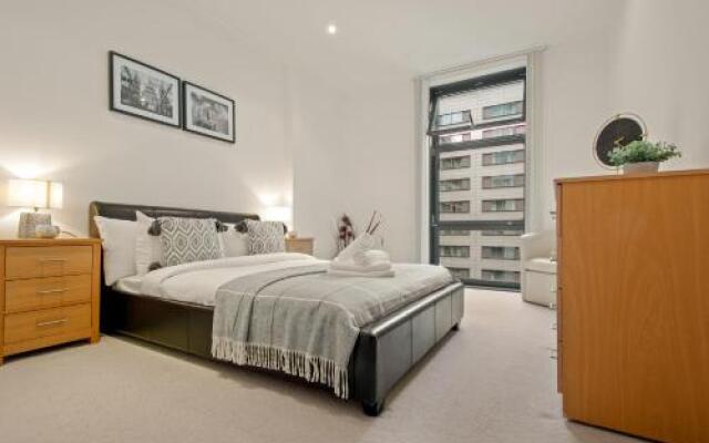 Oyo Home 137 Discovery Dock