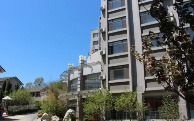 Yikang Sakura Inn