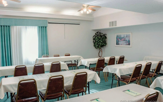 Motel 6 Hazelwood, MO