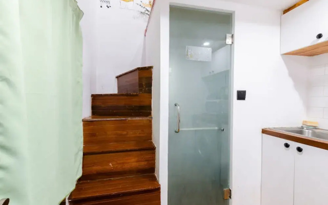 Hard Candy Apartment No.8