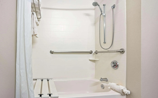 La Quinta Inn and Suites Woodlands South