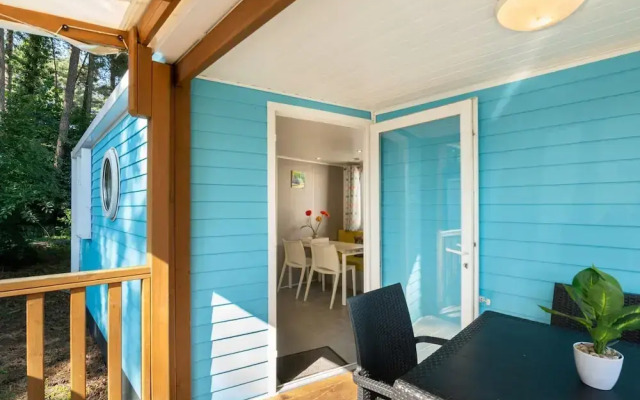 Neat Chalet With Microwave, Antwerp at 39 km