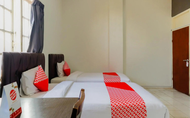 OYO 1111 Pasar Baru Inn