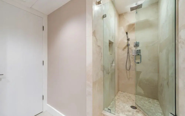 Roney Palace Condo Luxury Rentals