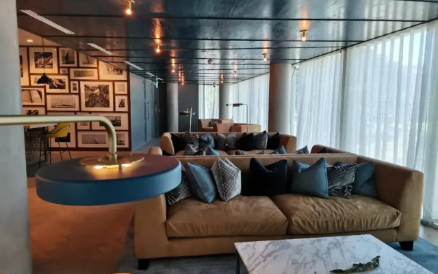 Charles Hope Canary Wharf South Quay