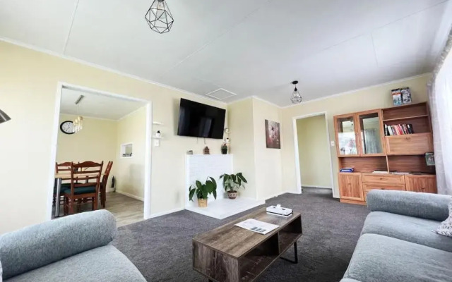 Spacious 3 BR near skyline-5 min walk