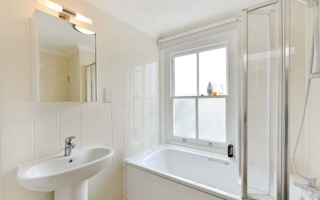 South Kensington Apartment