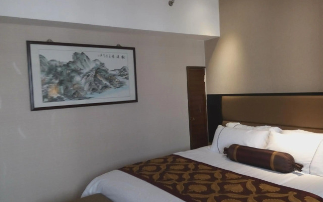 Skyline Plaza Hotel