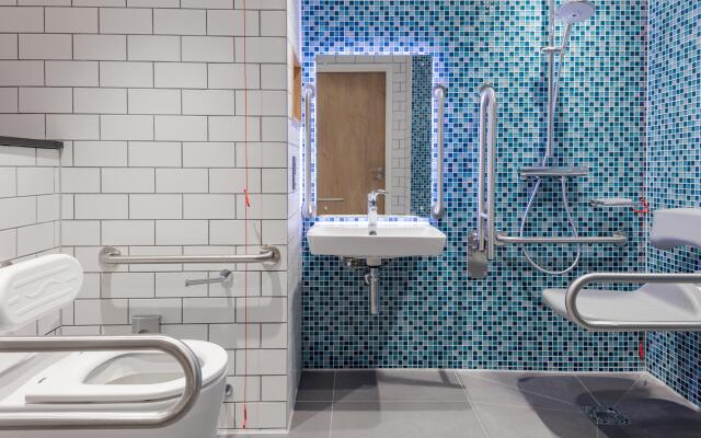Holiday Inn London Heathrow - Bath Road by IHG