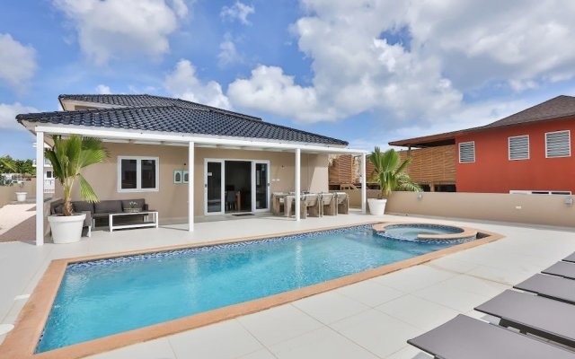 Luxury Villa With Pool in Jan Thiel