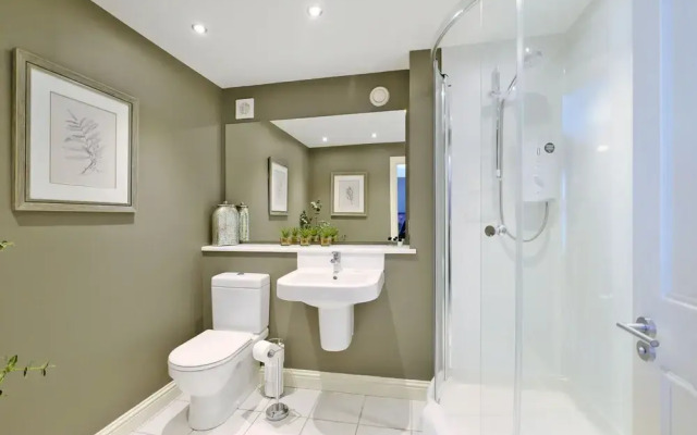 Sensational Aberdeen Home With Furnished Balcony
