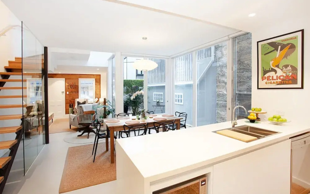 Spacious 3-bed Family House With Courtyard