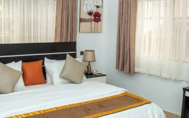 Lia's Court Apartment