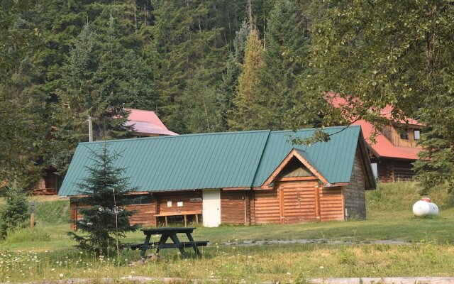 Helmcken Falls Lodge