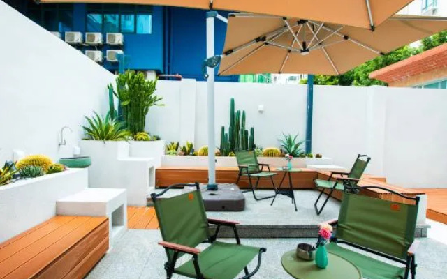 Naiwei L Executive Apartments (Coast City Nanyou Subway Station)