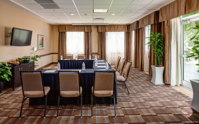 Holiday Inn Express & Suites Charleston Dwtn - Westedge by IHG