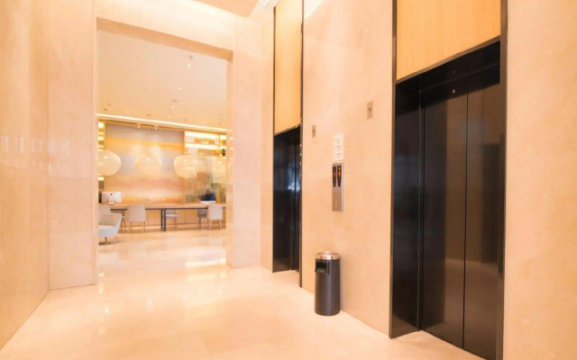 Ji Hotel (Zhenjiang Railway Station South Square)