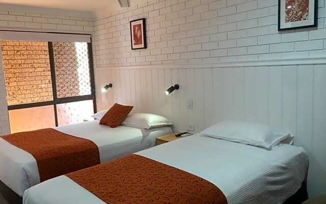 Gin Gin Village Motor Inn Motel