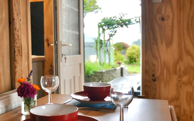 Luxurious underfloor heated Yurt with Hot tub