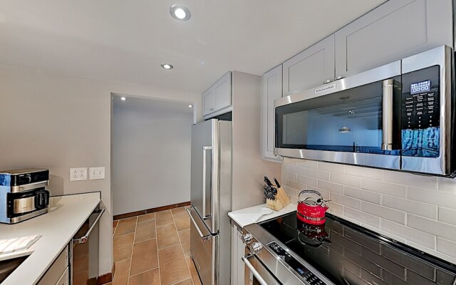 15tru1zs 2 Bedroom Condo