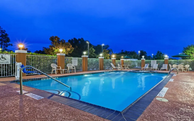 Holiday Inn Express Hotel & Suites BEAUMONT NW by IHG