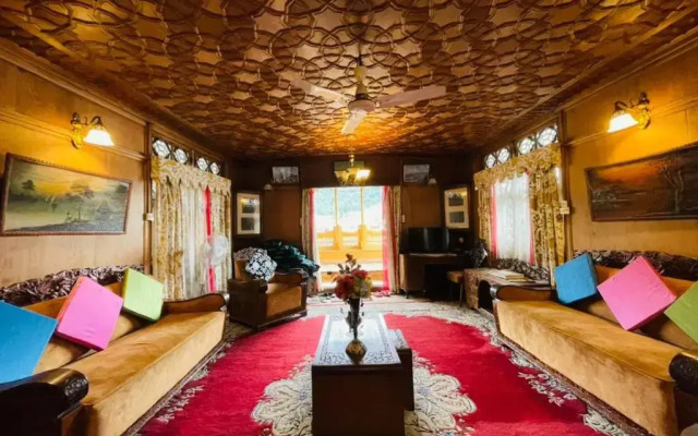 Vale of Kashmir Houseboat