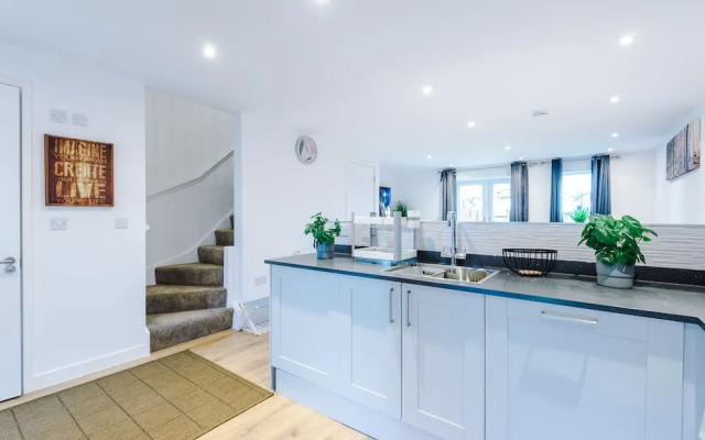Stunning 3-bed House in Salford
