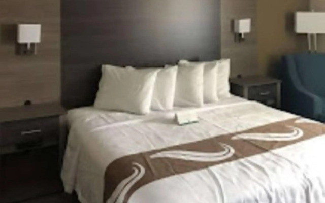 Quality Inn & Suites Roanoke - Fort Worth North