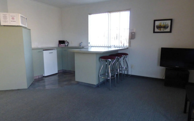 Alexandra Heights Motel