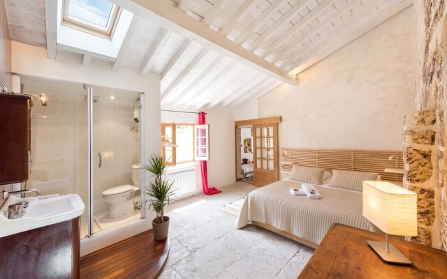 Colombet Stays Place De La Canourgue