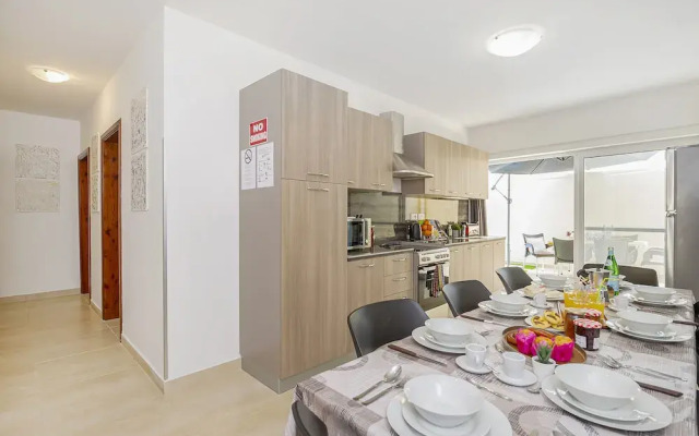Summer Breeze Maisonette with Terrace by Getaways Malta