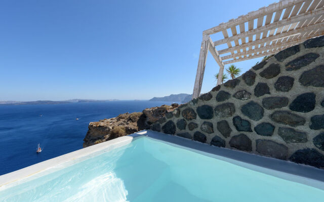 Solstice Luxury Suites