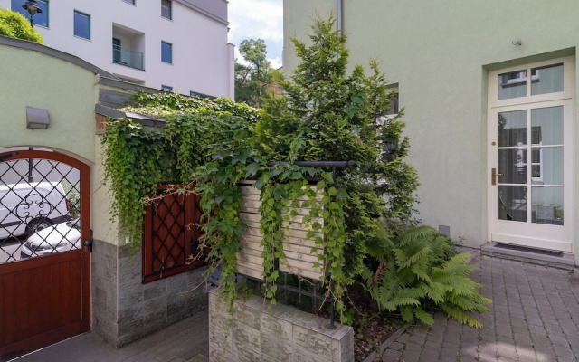 Krakow Two-storey Apartment by Renters
