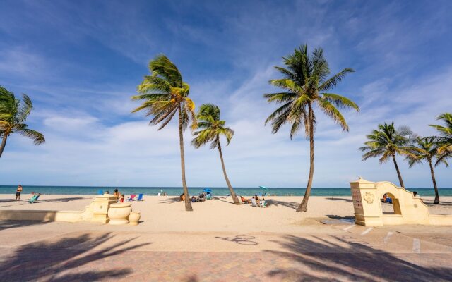 The Surf Hollywood Beach