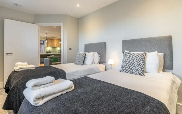 Celador Apartments - Bond House