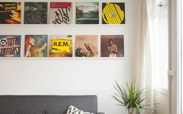 Sunny 1 Bedroom Apartment In Fun Neighbourhood