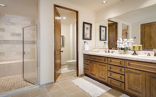 Condo Bella Sirena 805 C by Kivoya