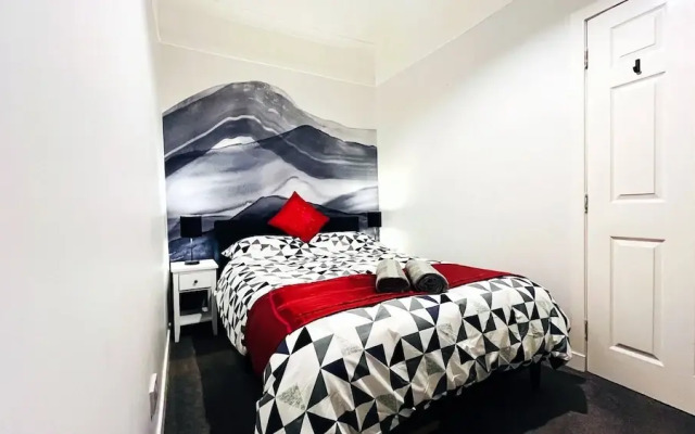 Luxury Entire Holiday Apartment - Self Checkin & Checkout