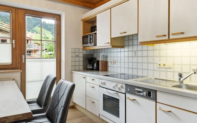Alluring Apartment in Hollersbach im Pinzgau With Balcony