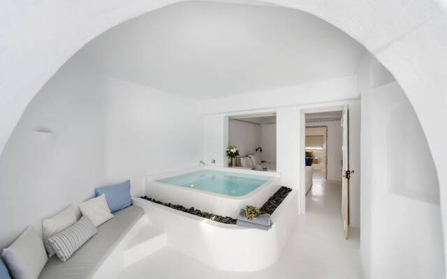 Zefi Hotel & Suites